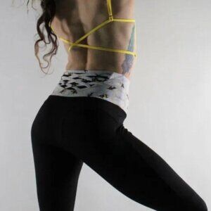 Bendy Brand Bee Honeycomb Leggings with Criss Cross Detail S